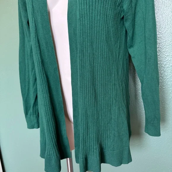 Liz Claiborne Emerald Green Long Sleeve Cardigan Sweater Flowy Top Fall Winter - Picture 3 of 9